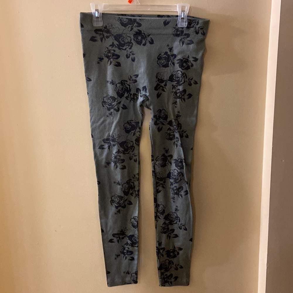 Streetwear Society green with black flower fuzzy lined tights -size small/medium